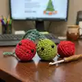 Holiday Lights Amigurumi Pattern step 3 - details and accessories