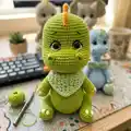 Triceratops Noah and Poli Amigurumi Pattern step 3 - details and accessories